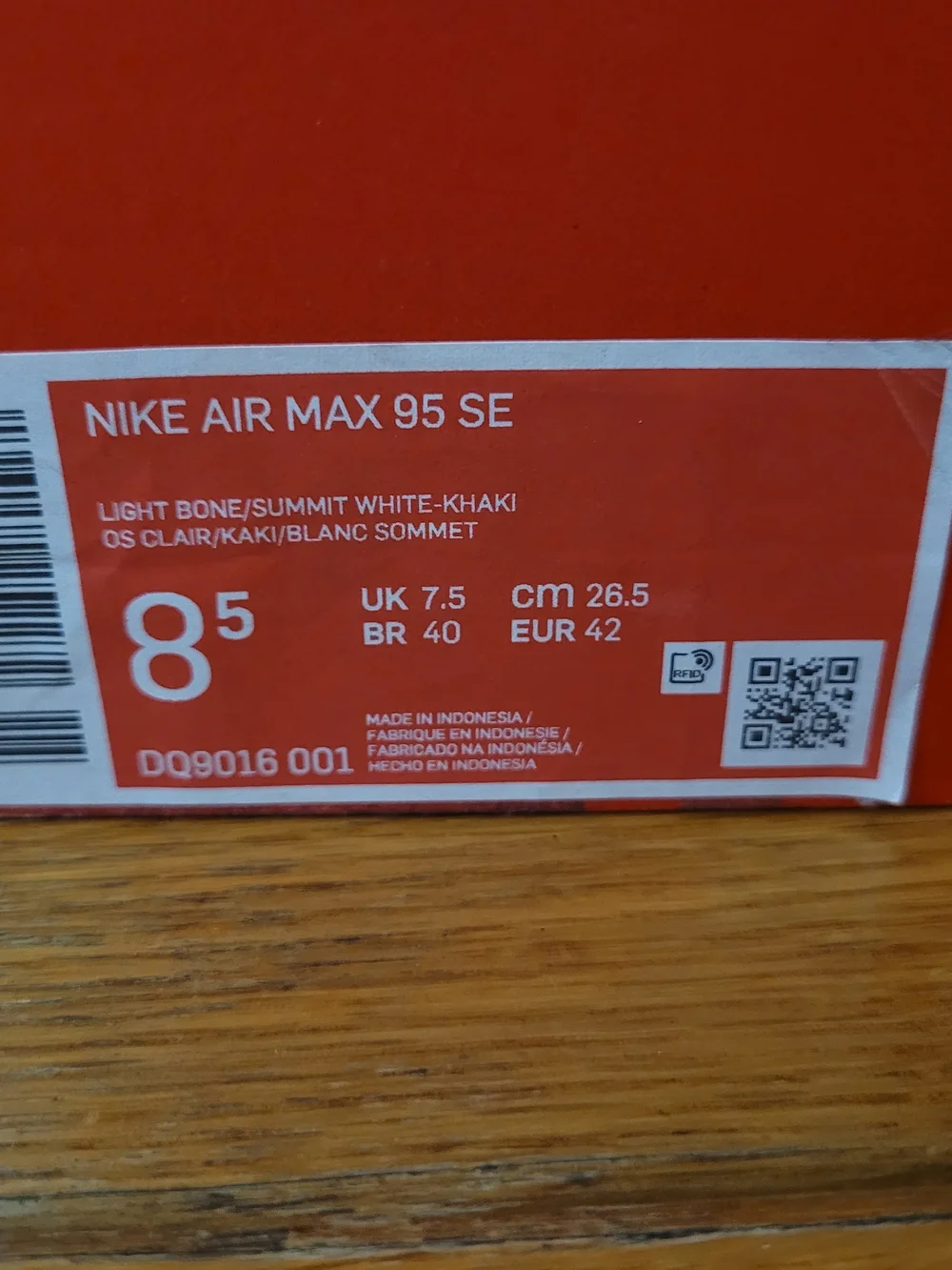 Nike Men's Air Max 95 SE Size 8.5 Display Item Left Shoe Little Discoloration